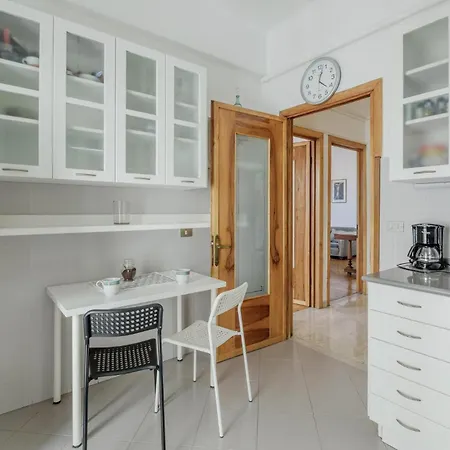 Apartman 4 Bedroom Awesome In *