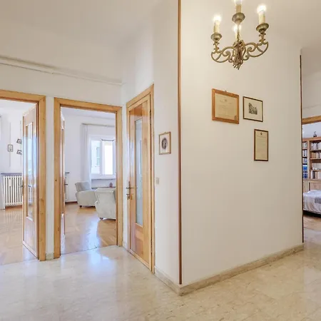 Apartman 4 Bedroom Awesome In Imperia