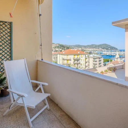 4 Bedroom Awesome In Apartman *