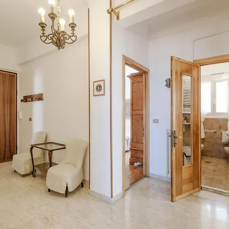 Apartman 4 Bedroom Awesome In Imperia