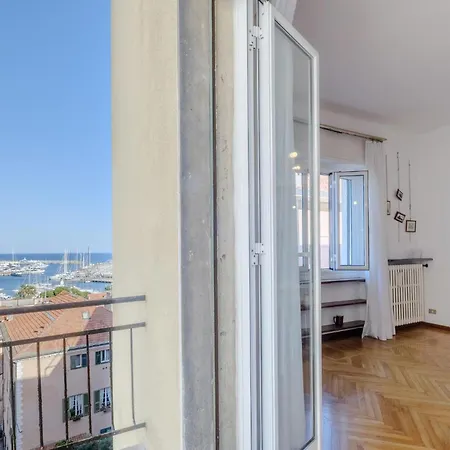 Appartement 4 Bedroom Awesome In