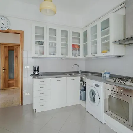 4 Bedroom Awesome In Apartment