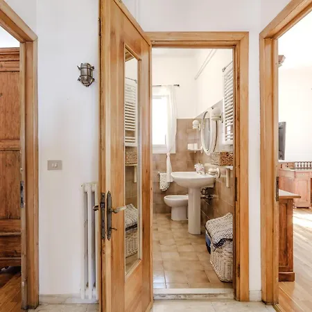 Apartment 4 Bedroom Awesome In
