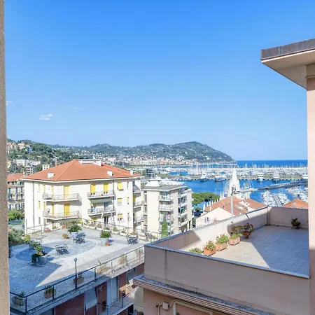Apartment 4 Bedroom Awesome In *
