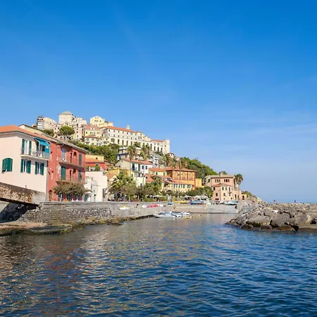 Appartement 4 Bedroom Awesome In