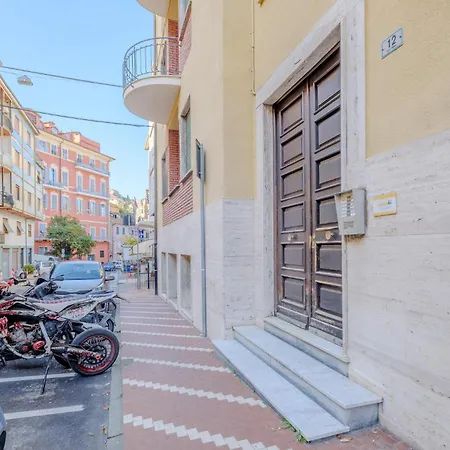 4 Bedroom Awesome In Apartment