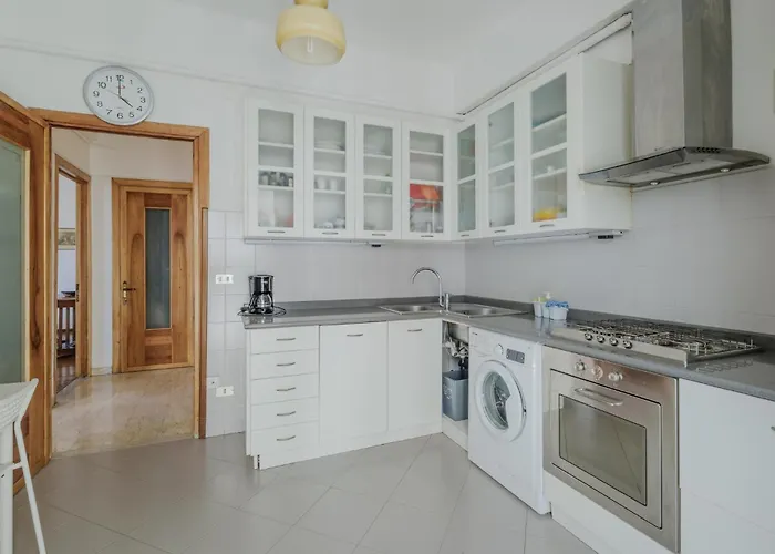 4 Bedroom Awesome In Διαμέρισμα