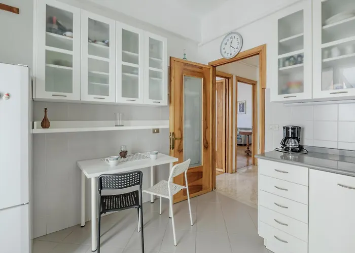 Lejlighed 4 Bedroom Awesome In *