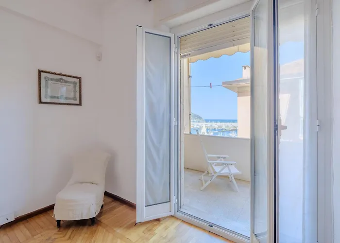 Lejlighed 4 Bedroom Awesome In