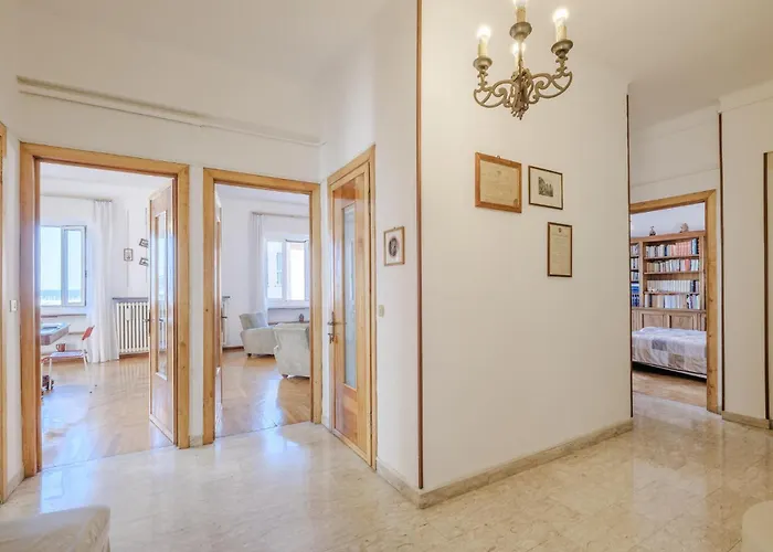 Lejlighed 4 Bedroom Awesome In Imperia