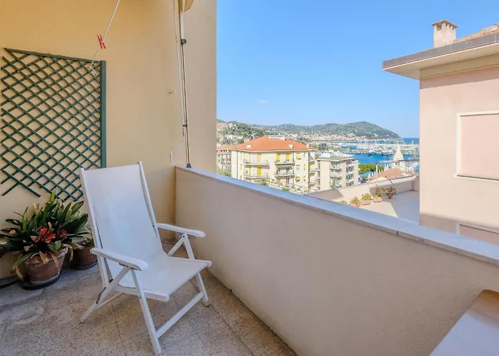 4 Bedroom Awesome In Διαμέρισμα *