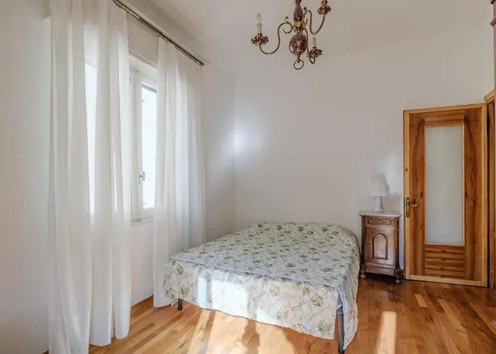 Lejlighed 4 Bedroom Awesome In