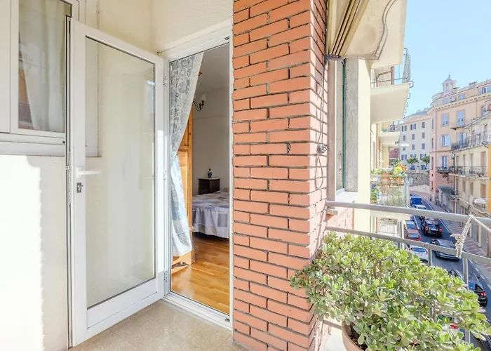 4 Bedroom Awesome In *